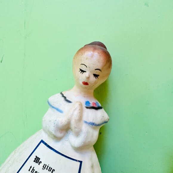 Vintage 60s Salt and Pepper Shakers Praying Girls Thanksgiving Decor Enseco - Picture 5 of 12